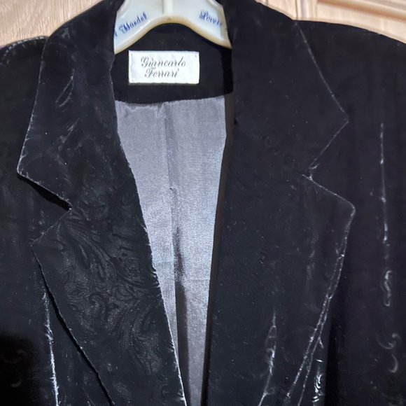 Beautifiul Crushed Velvet Jacket - Picture 2 of 6